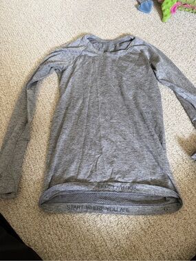 Lululemon swiftly tech long sleeve,
Grey, size 6